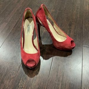 GUESS red suede and patent leather heels pumps